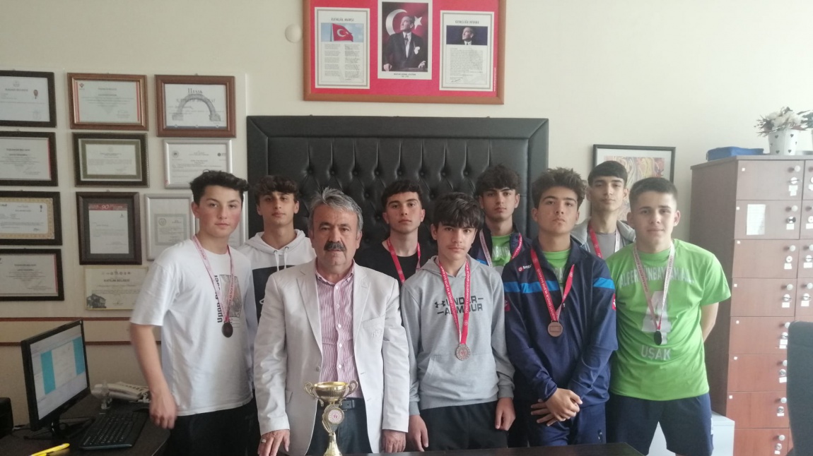 Erkek Futsal takımımız il üçüncüsü olmuştur. Öğrencilerimizi tebrik eder, başarılarının devamını dileriz.