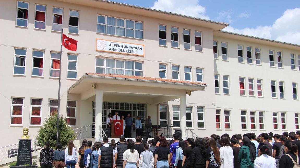 19 Mayıs Atatürk'ü Anma, Gençlik ve Spor Bayramı okulumuzda düzenlenen törenle kutlandı.